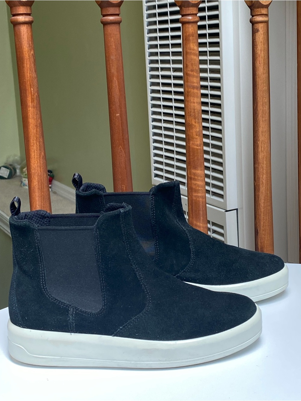 ECCO SOFT 9 II CHELSEA SUEDE BOOT WOMEN BLACK/WHITE SIZE 6-6.5 WOMEN